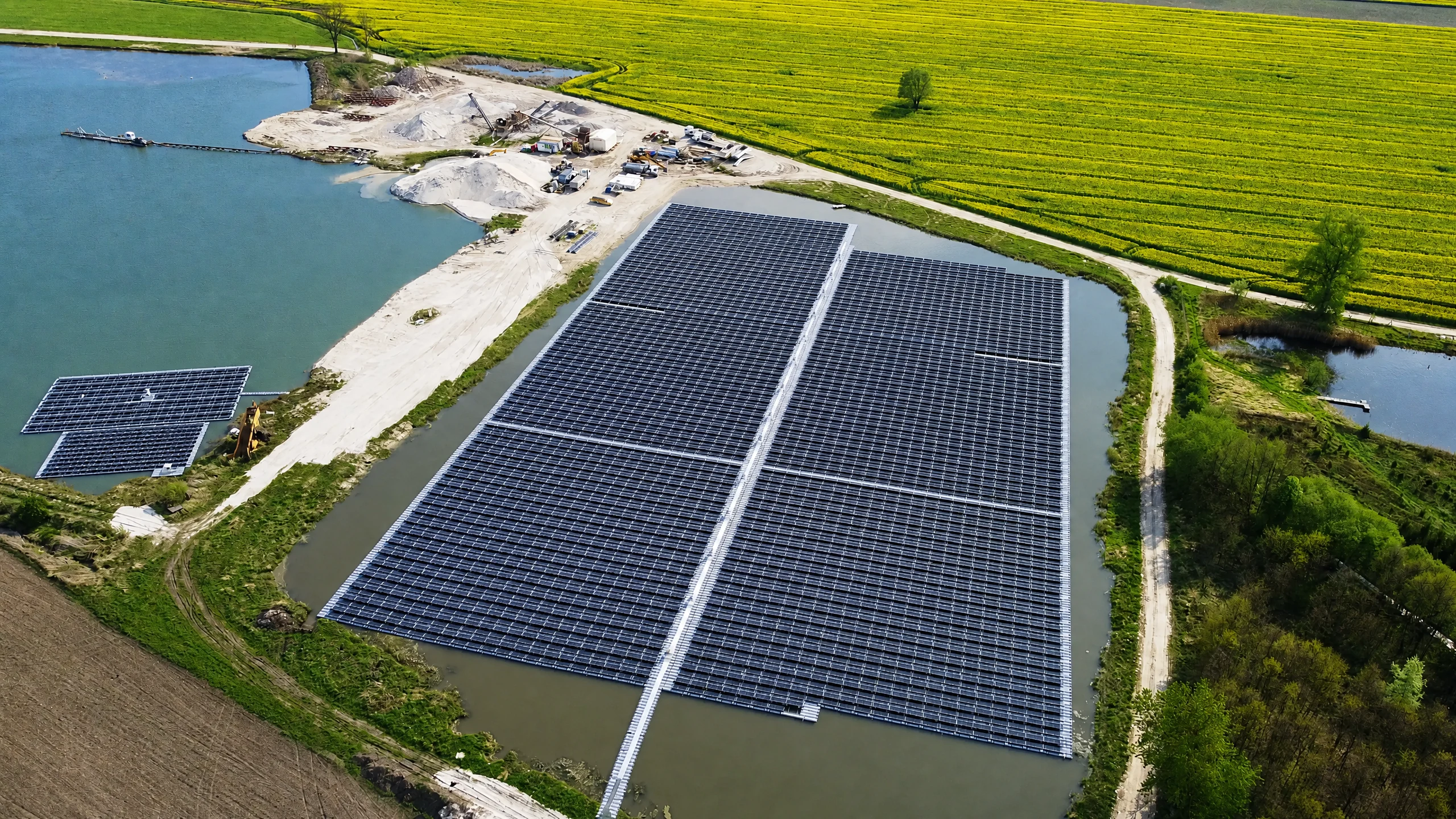 Arhiva ARTA: fotovoltaice plutitoare lângă ape industriale post-extracție